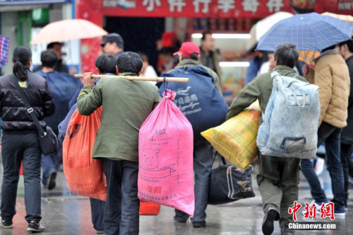 聚焦春節(jié)“恐歸族”：近鄉(xiāng)情怯，恐懼何來？(圖)